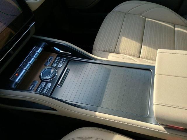 Photo of 2024 Gray Metallic Lincoln Nautilus