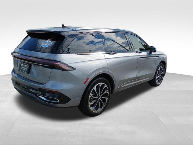 Photo of 2024 Gray Metallic Lincoln Nautilus