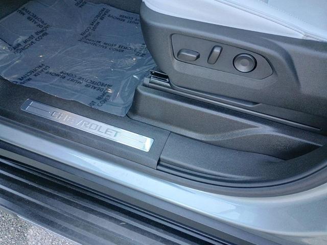 Photo of 2025 Sterling Gray Metallic Chevrolet Suburban