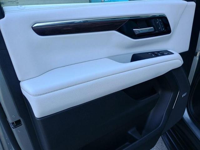 Photo of 2025 Sterling Gray Metallic Chevrolet Suburban