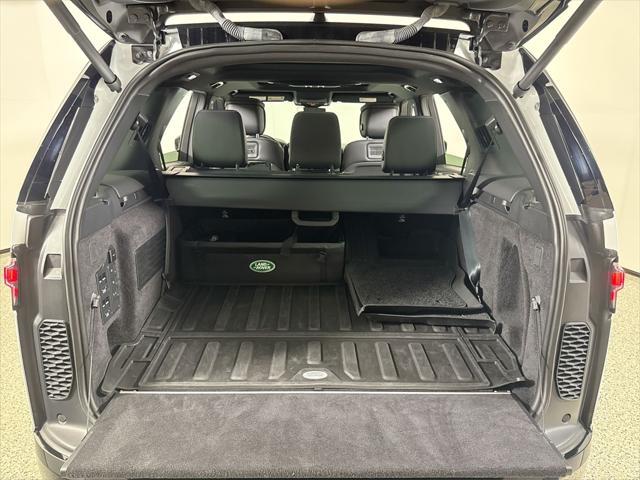 Photo of 2024 Fuji White Land Rover Discovery