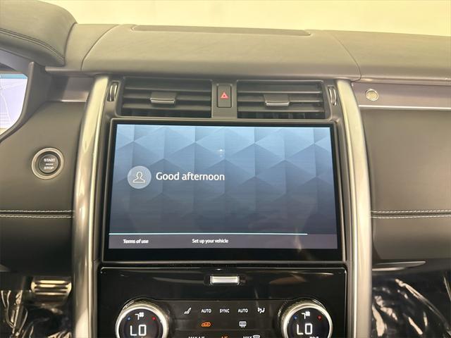 Photo of 2024 Fuji White Land Rover Discovery
