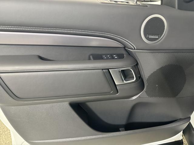 Photo of 2024 Fuji White Land Rover Discovery