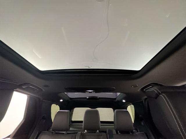 Photo of 2024 Fuji White Land Rover Discovery