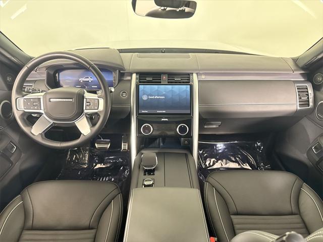 Photo of 2024 Fuji White Land Rover Discovery