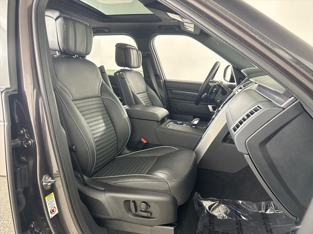 Photo of 2024 GREY Land Rover Discovery