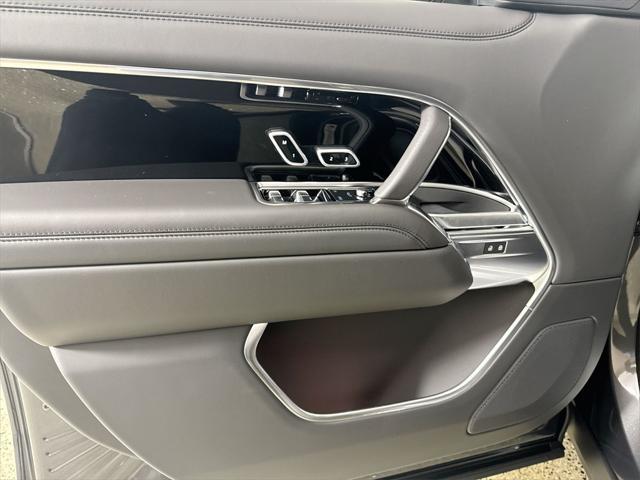 Photo of 2025 CARP GRY PRM MT Land Rover Range Rover