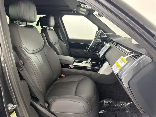 Photo of 2025 CARP GRY PRM MT Land Rover Range Rover