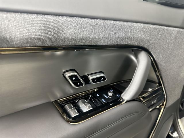 Photo of 2024 SANTORINI BLACK Land Rover Range Rover Sport