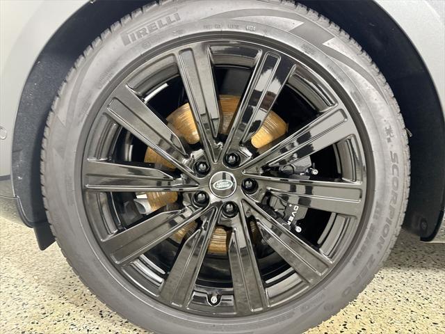 Photo of 2025 GRAY Land Rover Range Rover