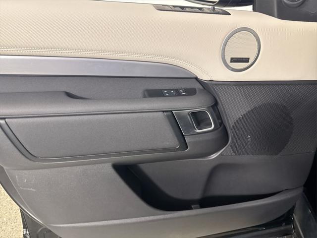 Photo of 2024 Santorini Black Metallic Land Rover Discovery