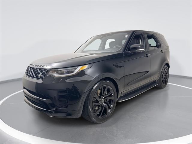 Photo of 2024 Santorini Black Metallic Land Rover Discovery