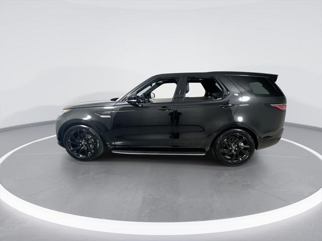 Photo of 2024 Santorini Black Metallic Land Rover Discovery