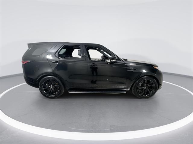 Photo of 2024 Santorini Black Metallic Land Rover Discovery