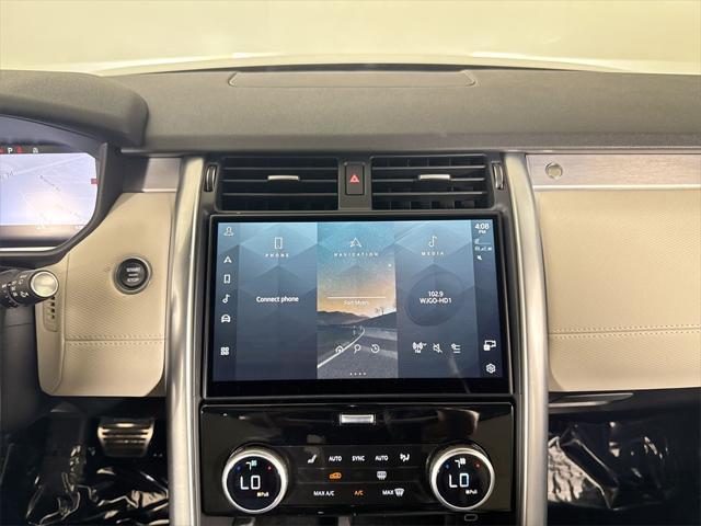 Photo of 2024 Santorini Black Metallic Land Rover Discovery