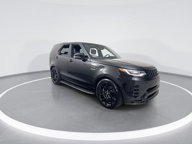 Photo of 2024 Santorini Black Metallic Land Rover Discovery