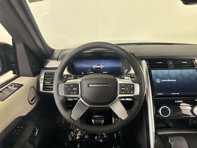 Photo of 2024 Santorini Black Metallic Land Rover Discovery