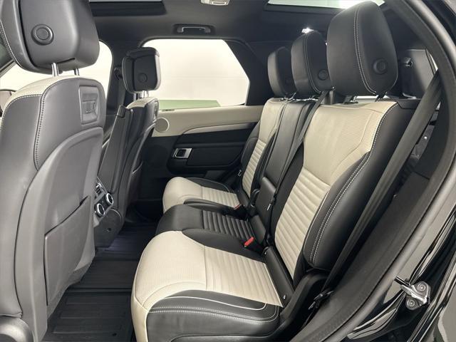 Photo of 2024 Santorini Black Metallic Land Rover Discovery