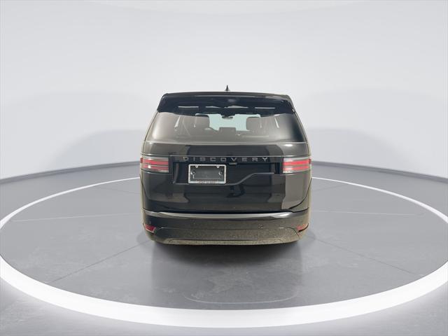 Photo of 2024 Santorini Black Metallic Land Rover Discovery