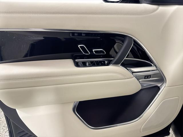Photo of 2023 BLACK Land Rover Range Rover