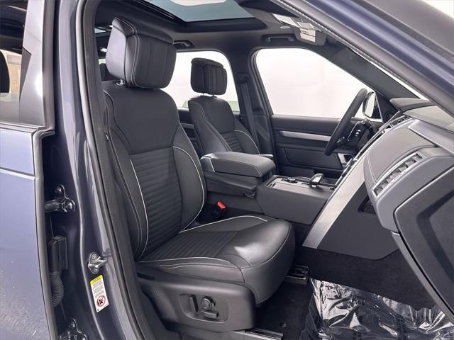 Photo of 2024 Varesine Blue Metallic Land Rover Discovery