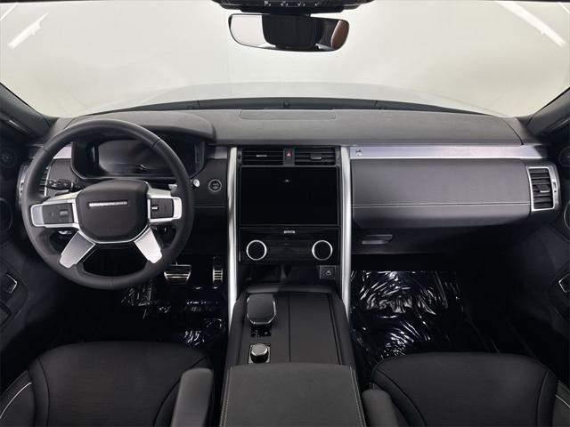 Photo of 2024 Varesine Blue Metallic Land Rover Discovery