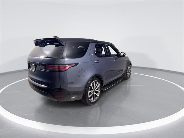Photo of 2024 Varesine Blue Metallic Land Rover Discovery