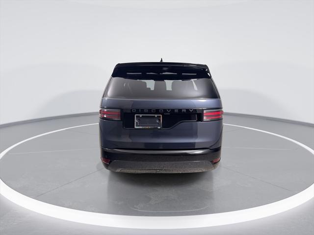 Photo of 2024 Varesine Blue Metallic Land Rover Discovery