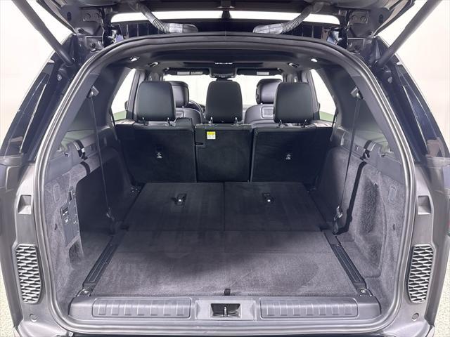 Photo of 2024 Varesine Blue Metallic Land Rover Discovery