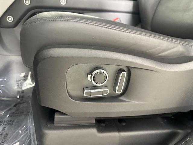 Photo of 2024 GREY Land Rover Defender