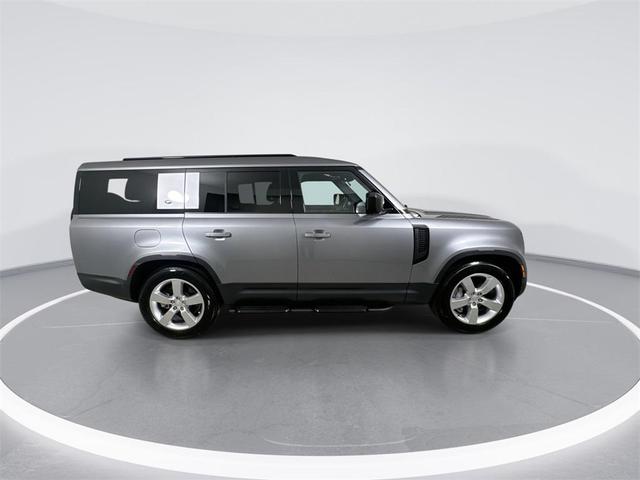 Photo of 2024 GREY Land Rover Defender