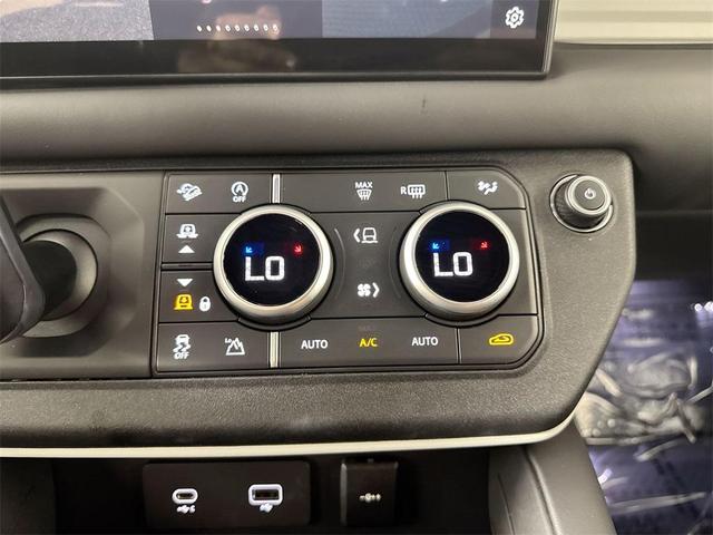 Photo of 2024 GREY Land Rover Defender