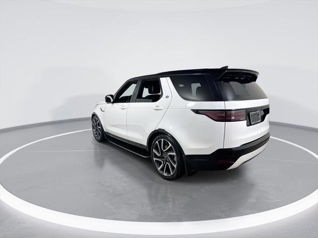 Photo of 2024 Fuji White Land Rover Discovery