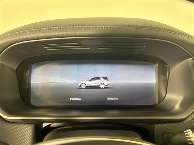 Photo of 2024 Fuji White Land Rover Discovery