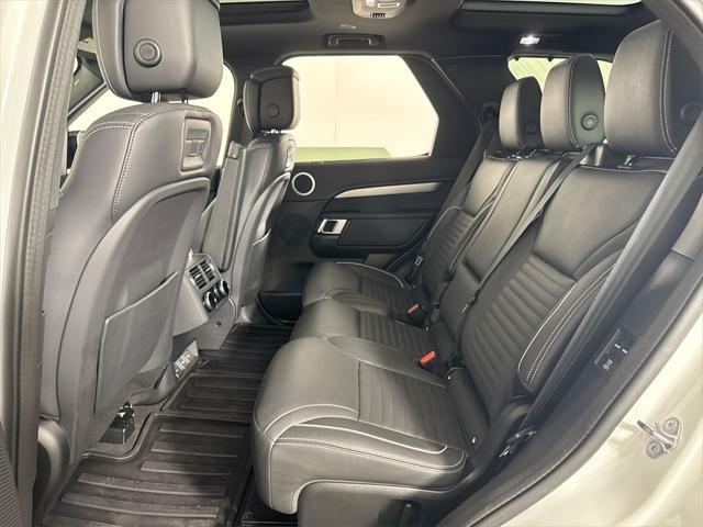 Photo of 2024 Fuji White Land Rover Discovery
