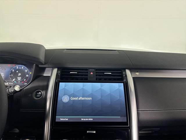 Photo of 2024 Fuji White Land Rover Discovery