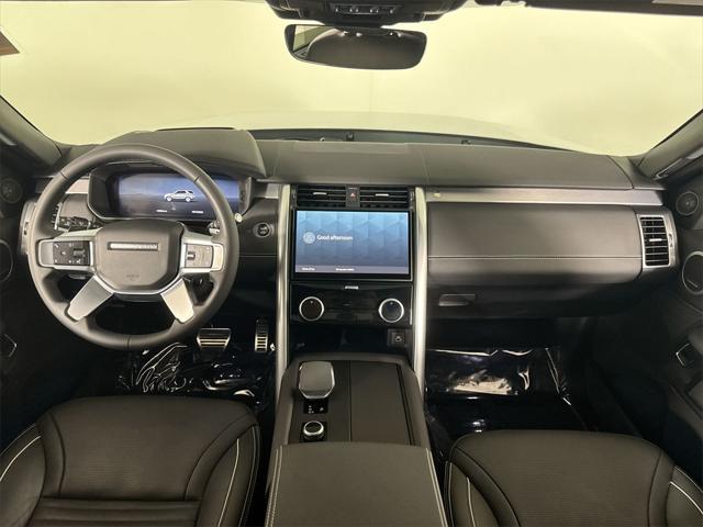 Photo of 2024 Fuji White Land Rover Discovery