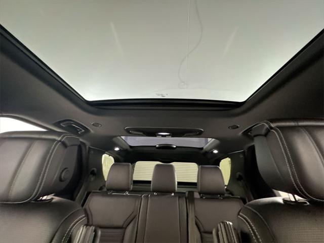 Photo of 2024 Fuji White Land Rover Discovery