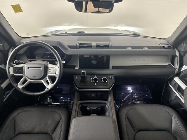 Photo of 2023 YULONG WHT MET Land Rover Defender