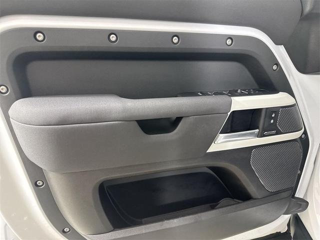 Photo of 2023 YULONG WHT MET Land Rover Defender