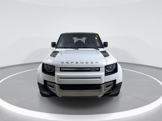 Photo of 2023 YULONG WHT MET Land Rover Defender