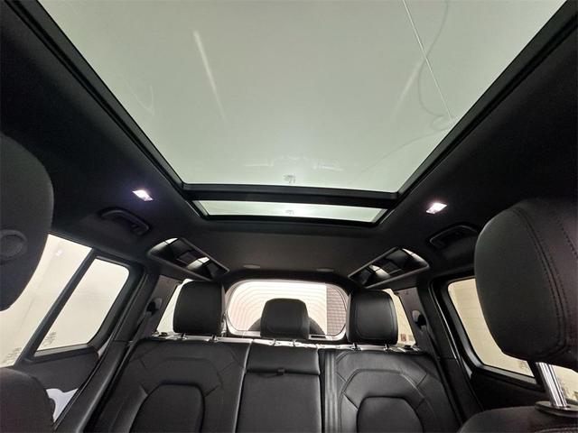 Photo of 2023 YULONG WHT MET Land Rover Defender