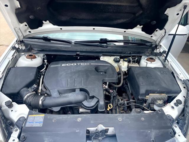 Photo of 2009 Polar White Saturn Aura