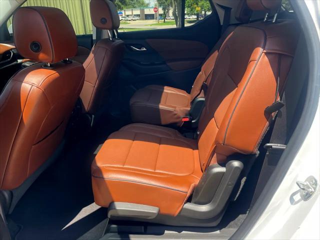 Photo of 2018 Iridescent Pearl Tricoat Chevrolet Traverse