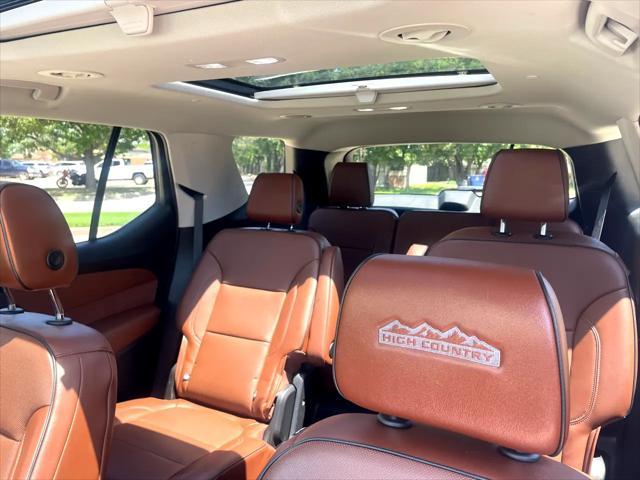 Photo of 2018 Iridescent Pearl Tricoat Chevrolet Traverse