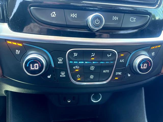 Photo of 2018 Iridescent Pearl Tricoat Chevrolet Traverse