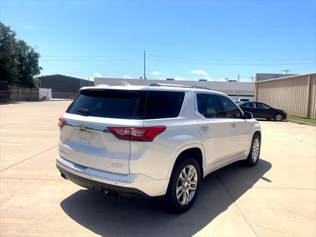 Photo of 2018 Iridescent Pearl Tricoat Chevrolet Traverse
