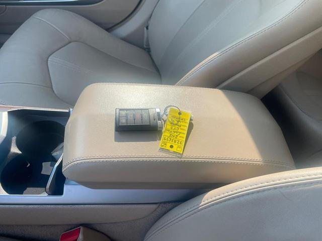 Photo of 2012 White Diamond Tricoat Cadillac CTS