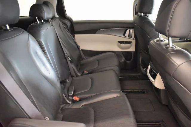 Photo of 2024 Flare Red Kia Carnival