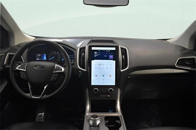 Photo of 2023 Oxford White Ford Edge